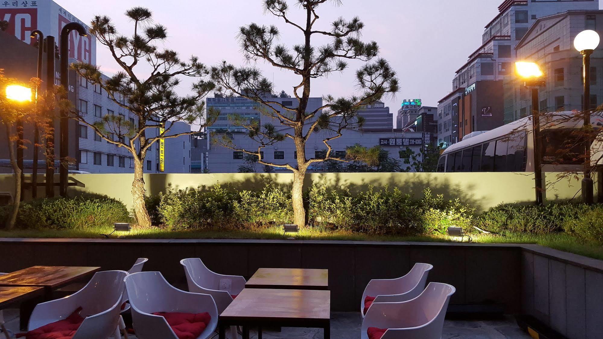 I.Y Hotel Suwon Esterno foto