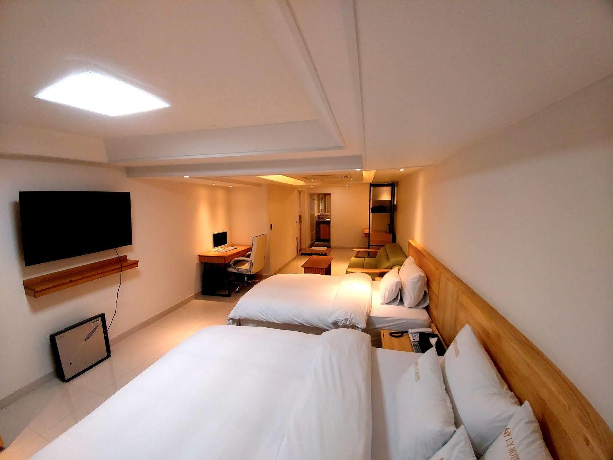 I.Y Hotel Suwon Esterno foto