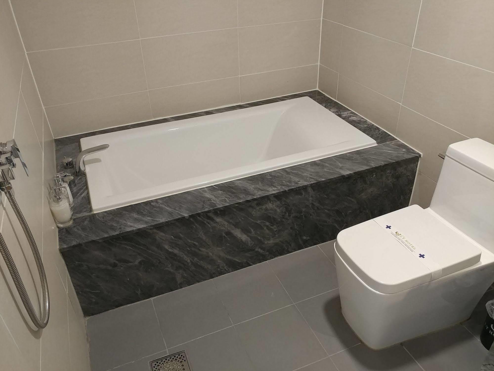 I.Y Hotel Suwon Esterno foto