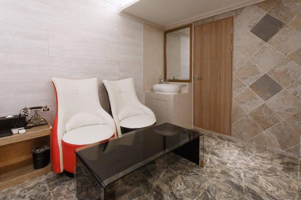 I.Y Hotel Suwon Esterno foto