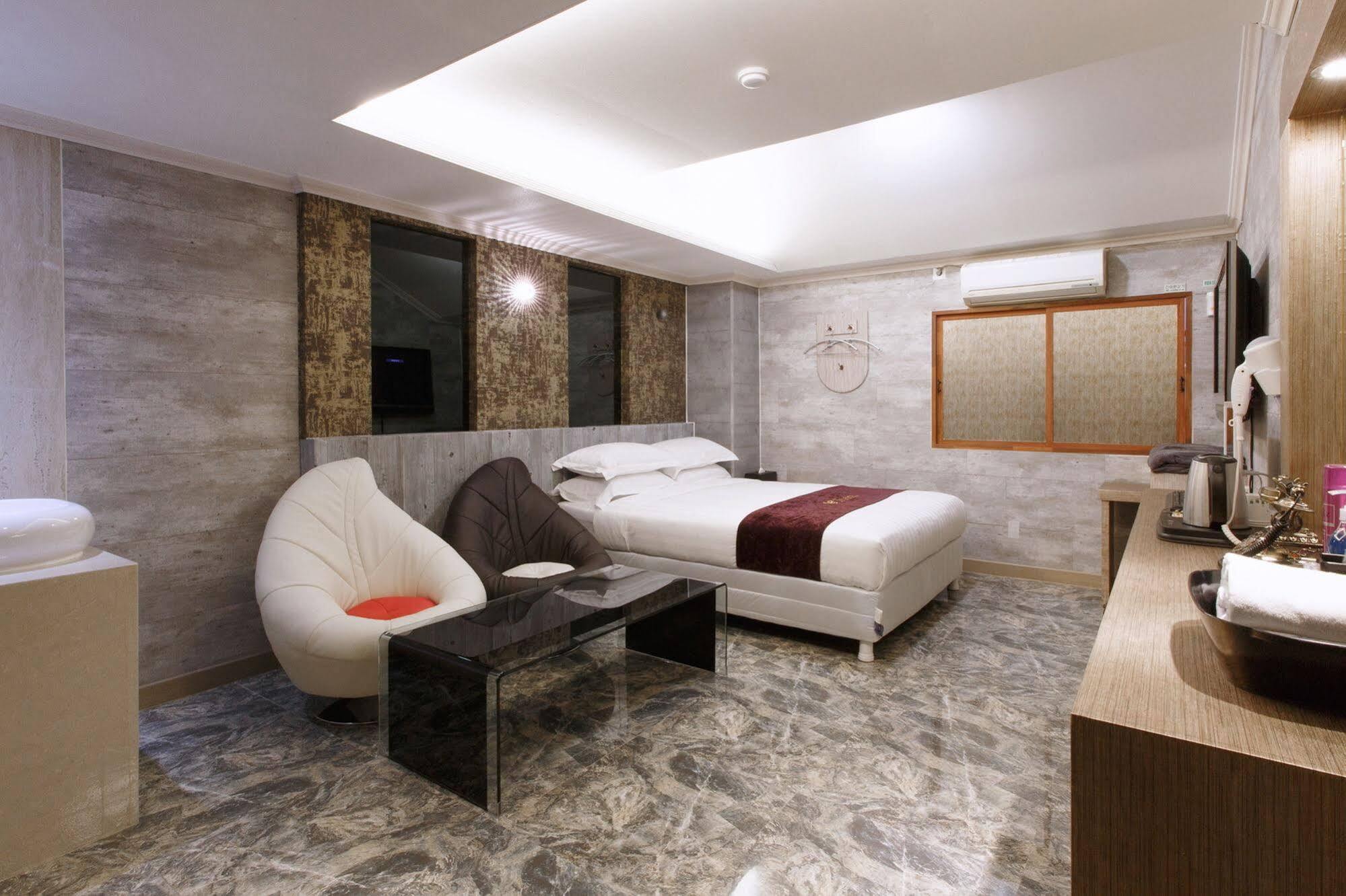 I.Y Hotel Suwon Esterno foto