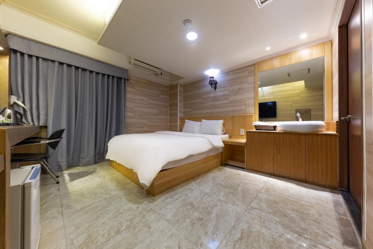 I.Y Hotel Suwon Esterno foto