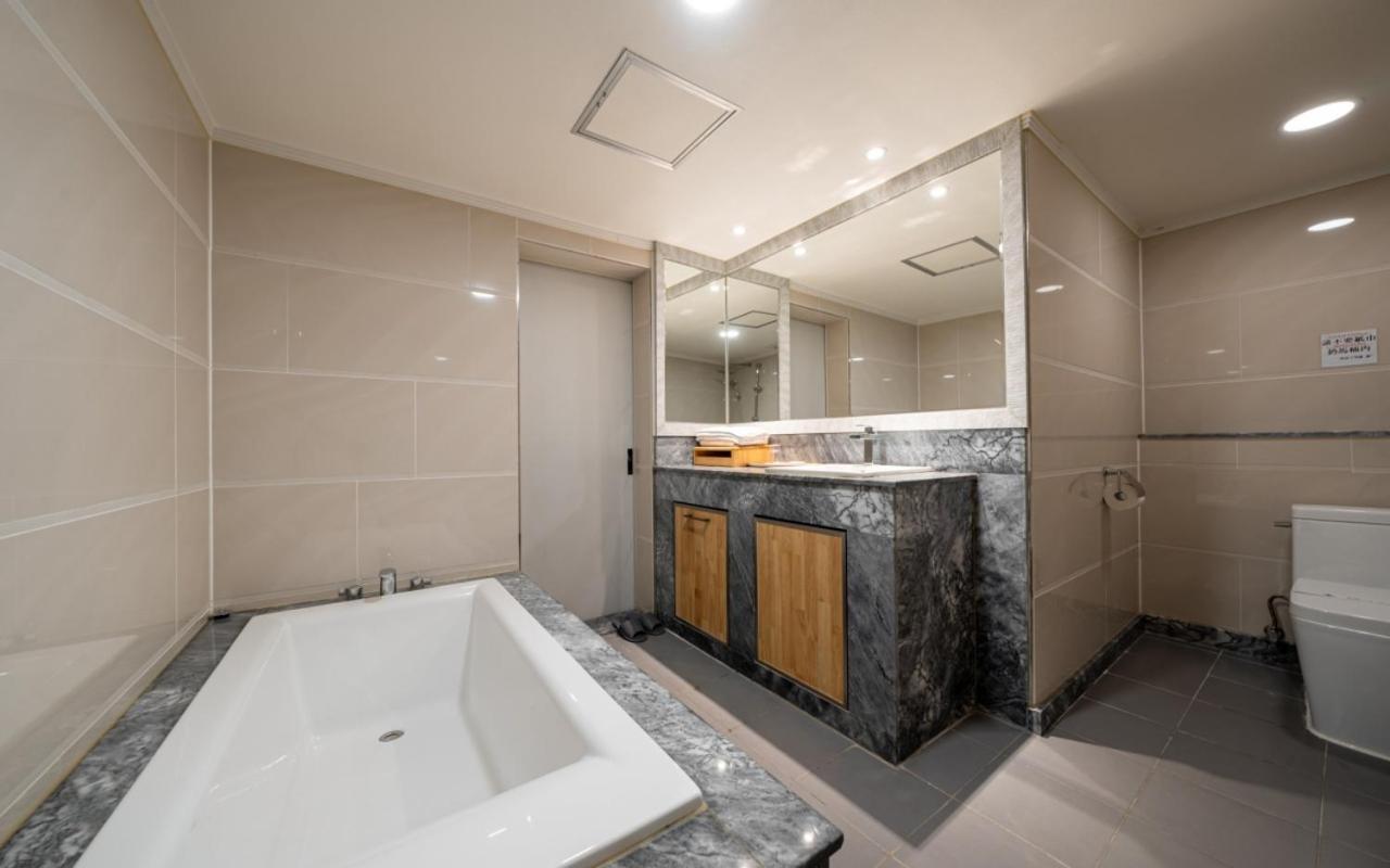 I.Y Hotel Suwon Esterno foto