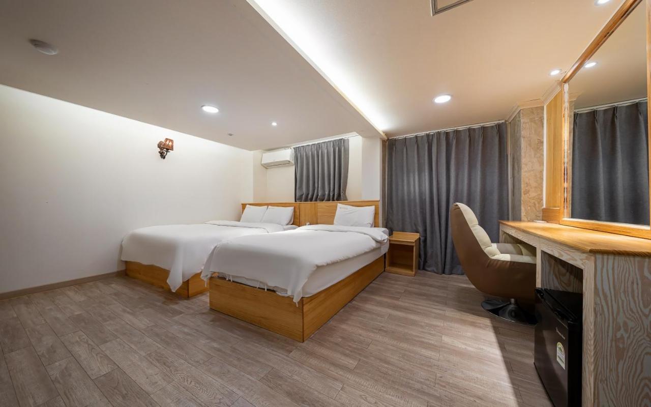 I.Y Hotel Suwon Esterno foto