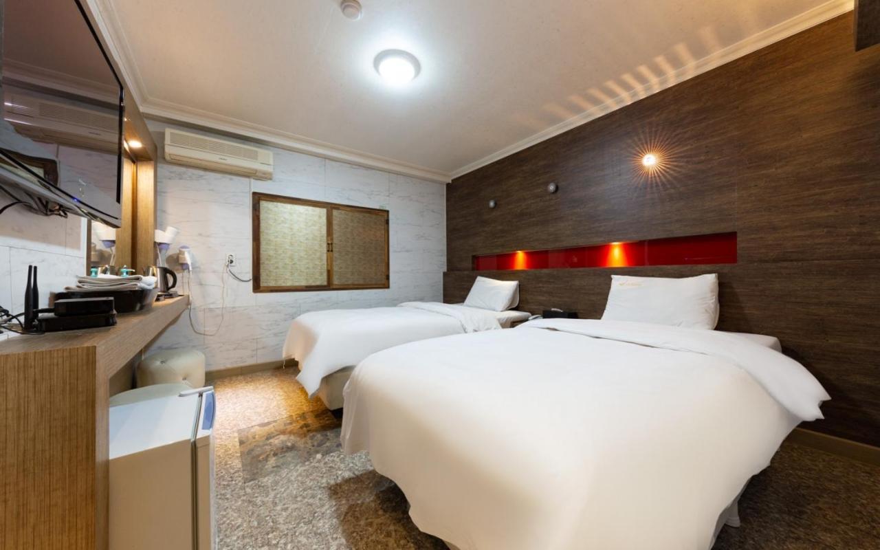 I.Y Hotel Suwon Esterno foto
